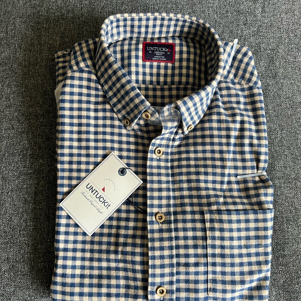 UNTUCKit Blue and White Casual Button Down Shirt - M (Brand New)
